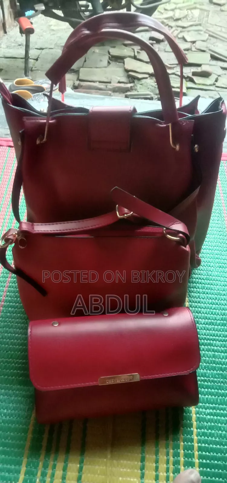 Fashion bag is very beautiful. Comfortable.