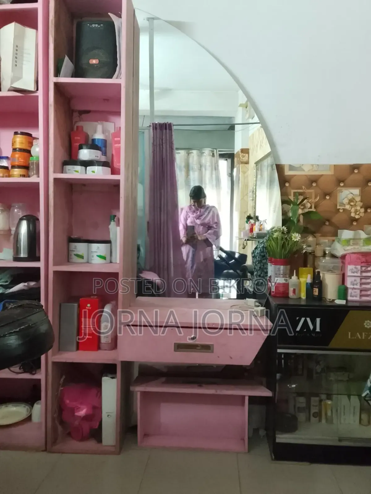 পার্লারের ড্রেসিং টেবিল বিক্রি হবে
