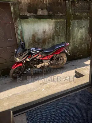 বাজাজ পালসার ১৫০ ২০১৬ রেড