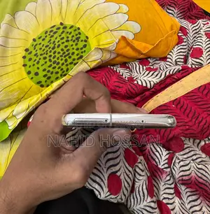 স্যামসাং গ্যালাক্সি এস১০ই ১২৮ জিবি হোয়াইট