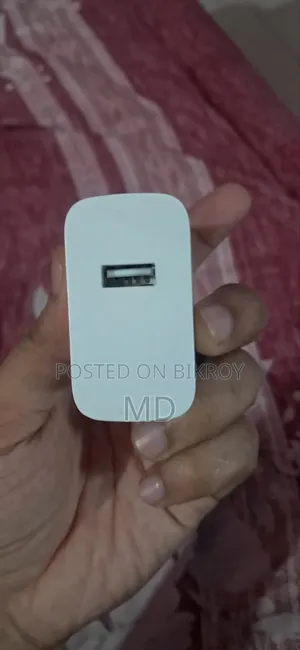 অরিজিনাল চার্জার ৮০ ওয়াট এবং ওয়ানপ্লাস ইয়ারফোন অরিজিনাল