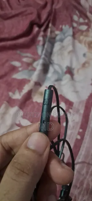 অরিজিনাল চার্জার ৮০ ওয়াট এবং ওয়ানপ্লাস ইয়ারফোন অরিজিনাল