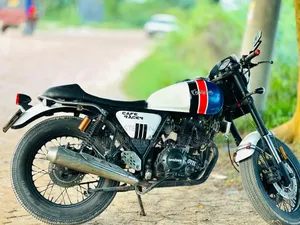 মোটরসাইকেল ২০১৮ সাদা