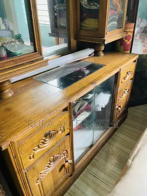 ড্রেসিং টেবিল