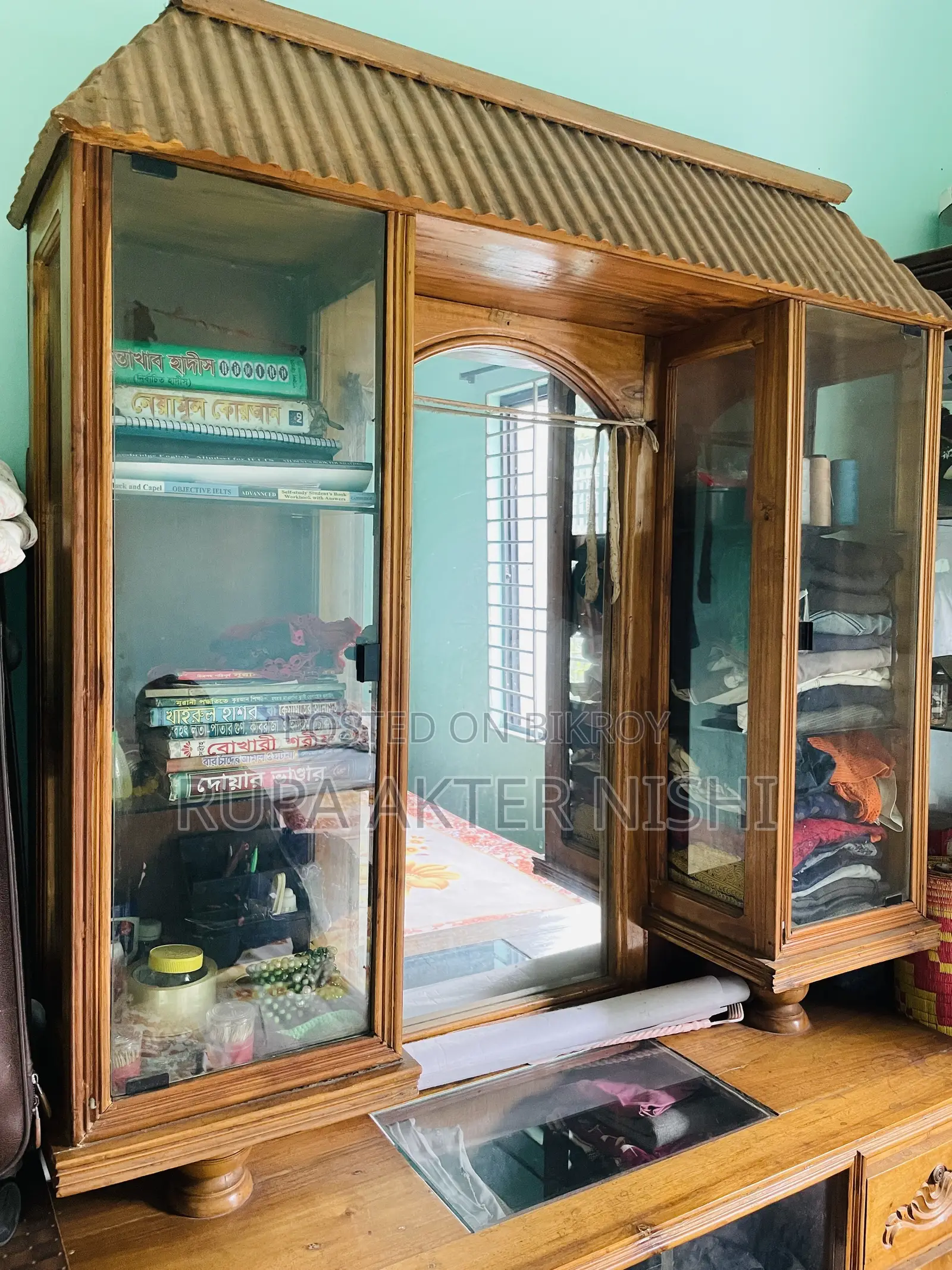 ড্রেসিং টেবিল