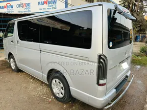 Toyota HiAce 2017 Silver
