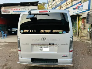 Toyota HiAce 2017 Silver