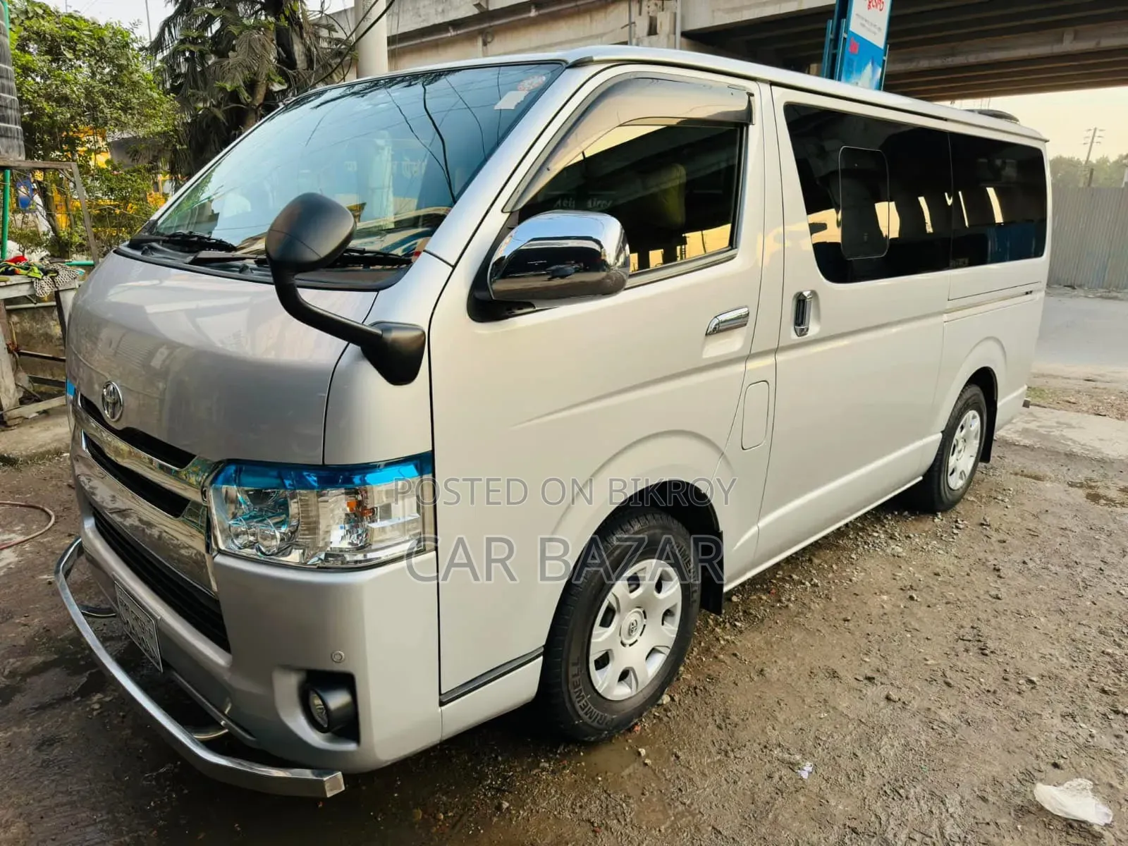 Toyota HiAce 2017 Silver