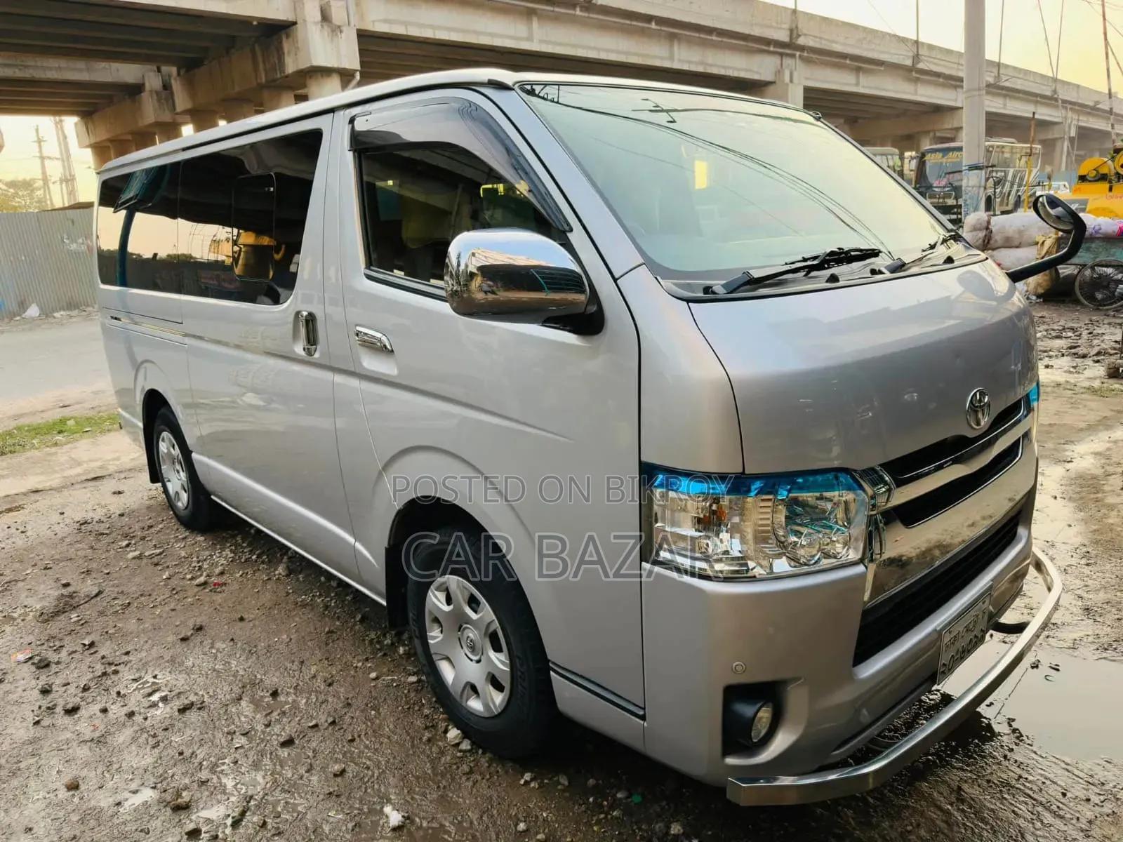 Toyota HiAce 2017 Silver