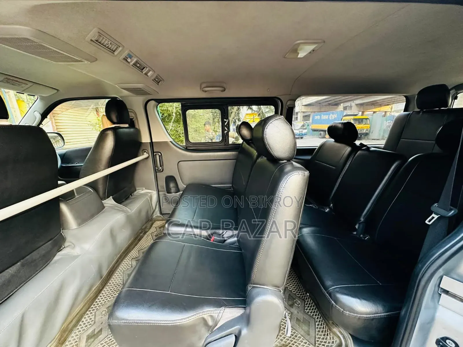 Toyota HiAce 2017 Silver
