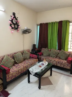 টি টেবিল সহ সোফা সেট