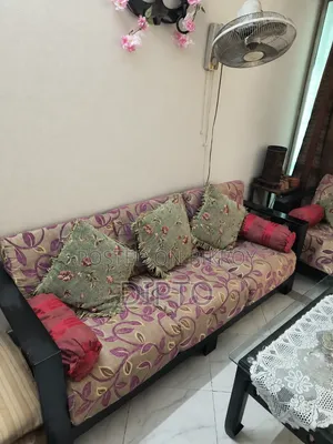 টি টেবিল সহ সোফা সেট