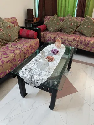 টি টেবিল সহ সোফা সেট