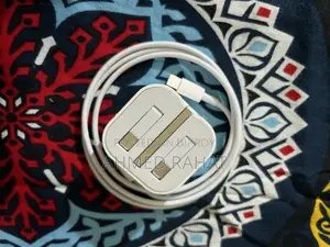 ২০ ওয়াট পাওয়ার অ্যাডাপ্টার