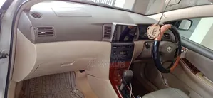 টয়োটা করোল্লা ২০০৪ গোল্ড