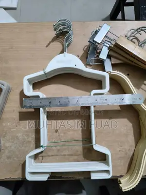 ক্লথ হ্যাঙ্গার