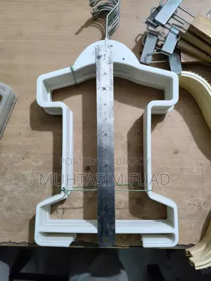 ক্লথ হ্যাঙ্গার