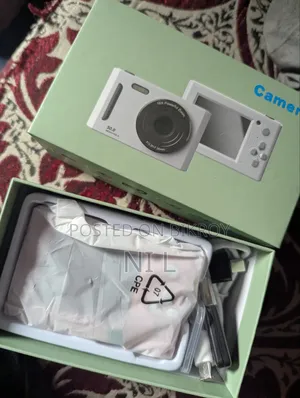 ব্র্যান্ড নিউ ডিজিটাল ক্যামেরা
