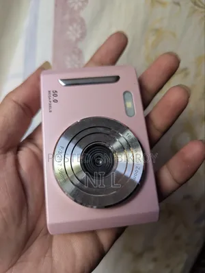 ব্র্যান্ড নিউ ডিজিটাল ক্যামেরা