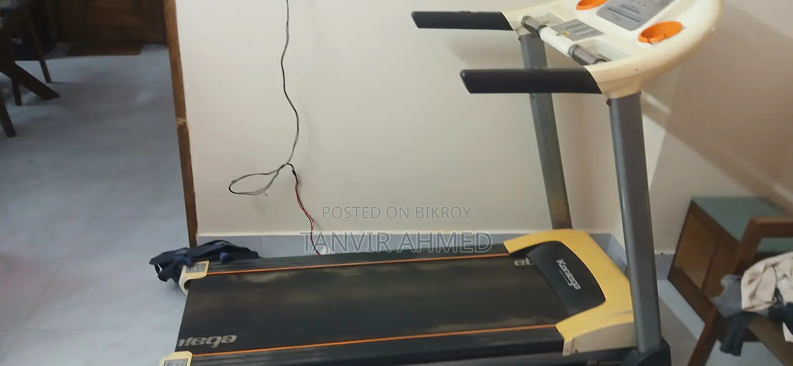 KONLEGA K642E Motorized Treadmill - Black and White