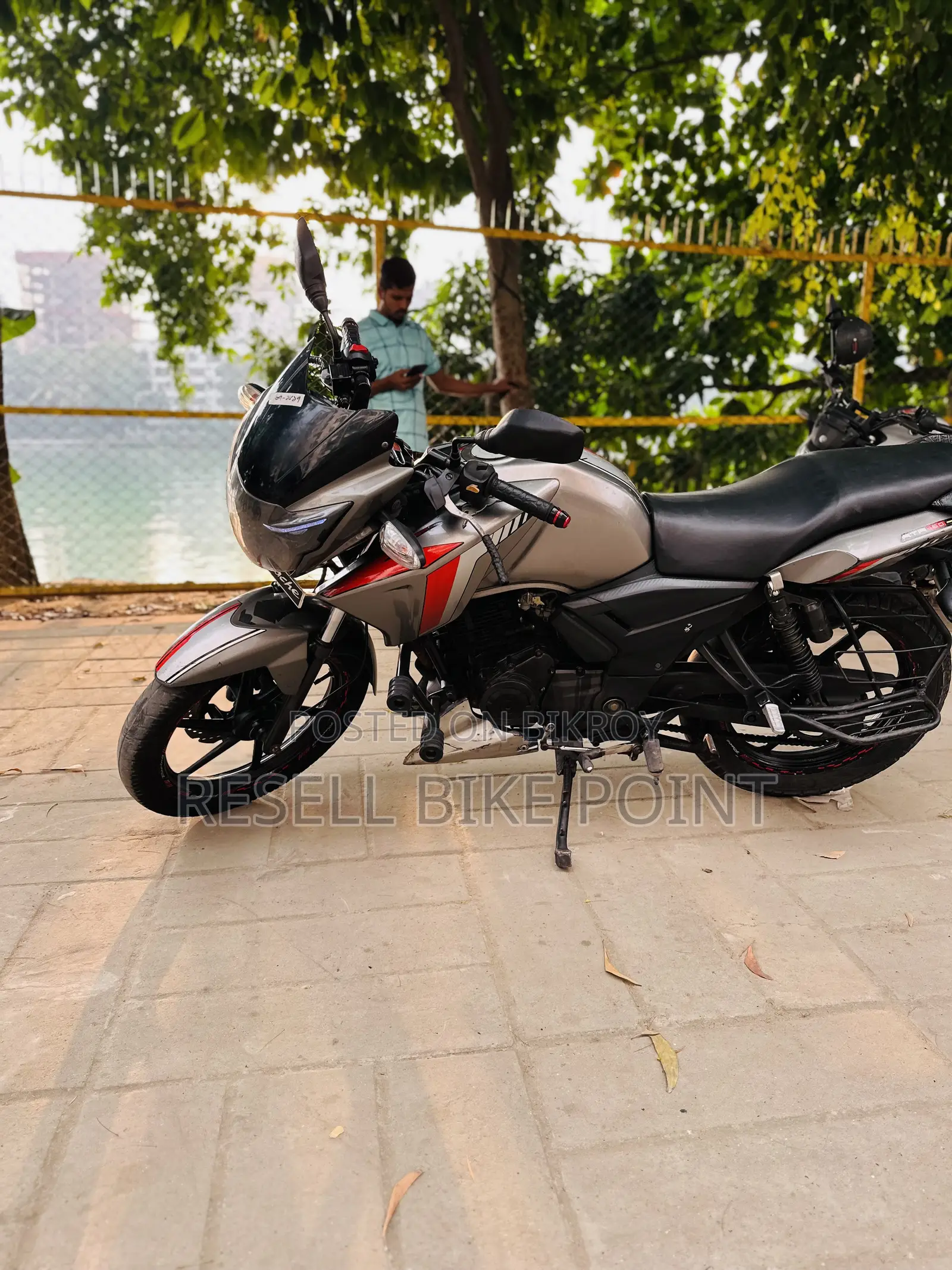 টিভিএস আপাচি আরটিআর ১৬০ টুভি ২০১৭ ধূসর