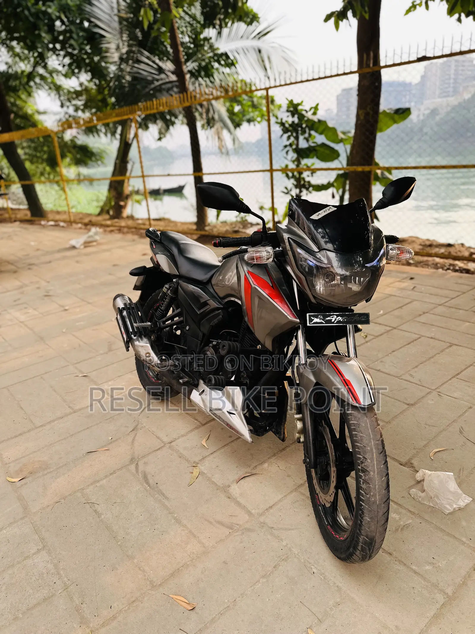 টিভিএস আপাচি আরটিআর ১৬০ টুভি ২০১৭ ধূসর