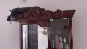 উডেন ড্রেসিং টেবিল। কাঠের ড্রেসিং টেবিল