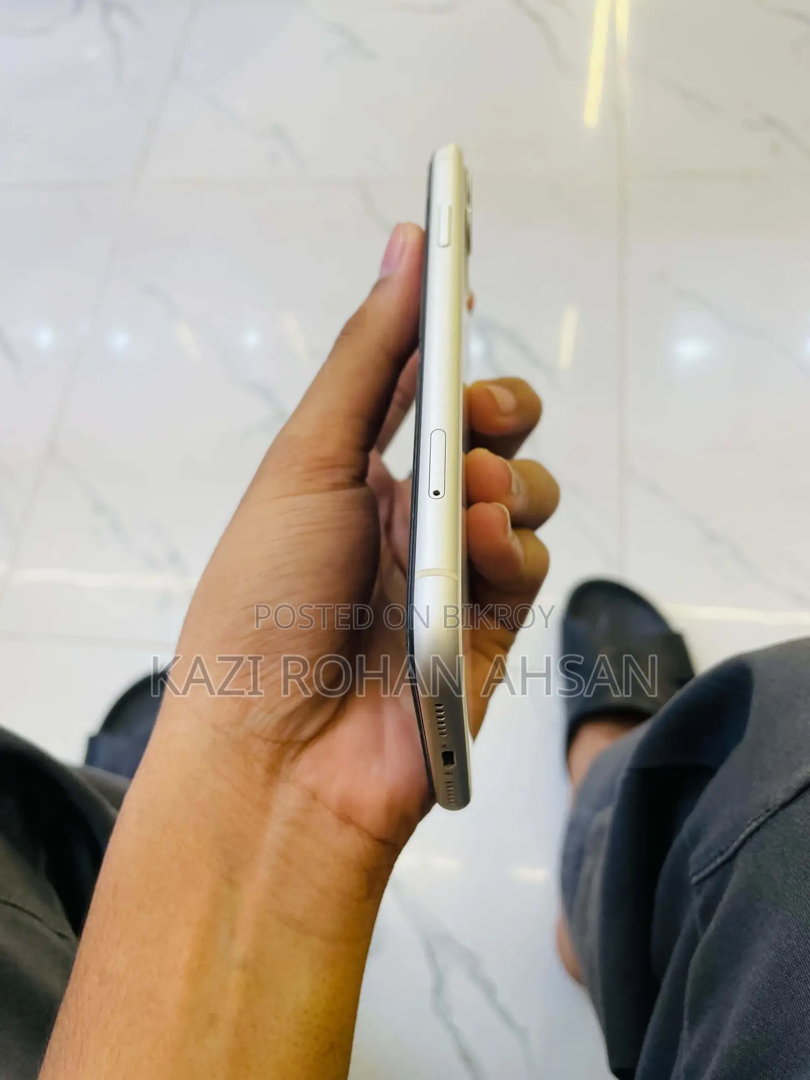 অ্যাপল আইফোন ১১ ১২৮ জিবি সাদা