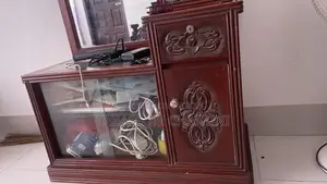 উডেন ড্রেসিং টেবিল। কাঠের ড্রেসিং টেবিল