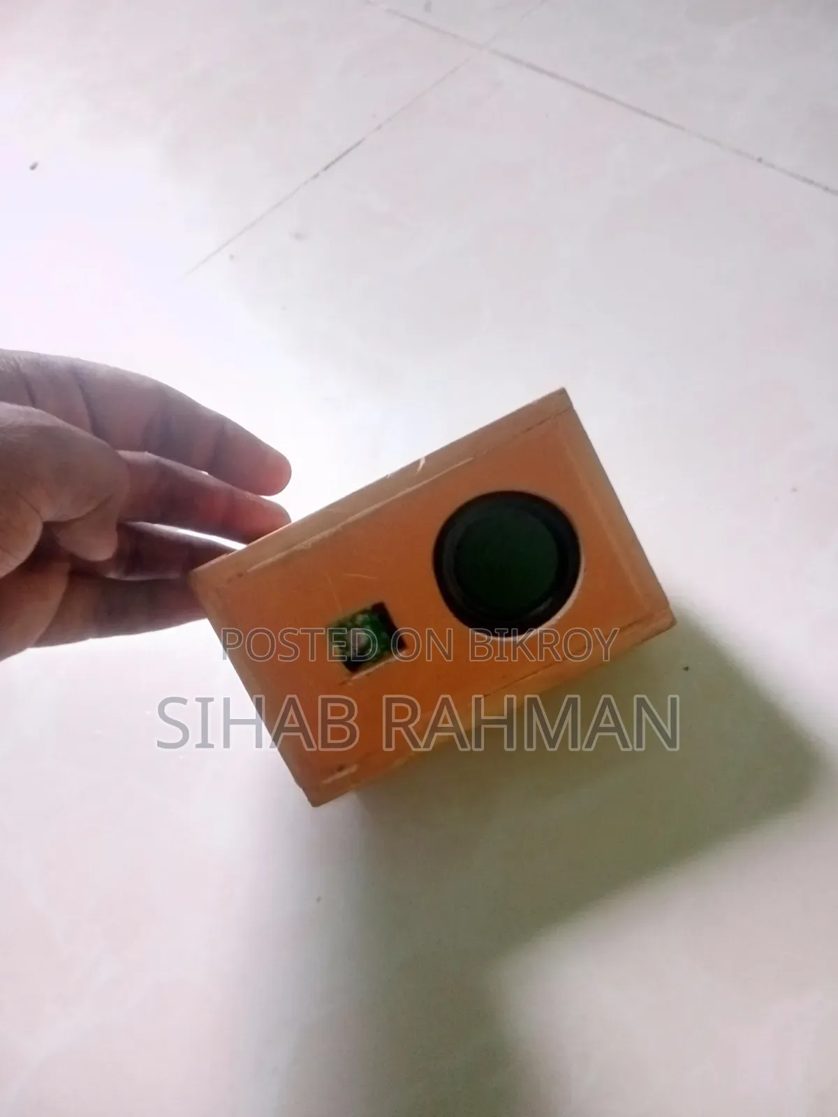 আমার এই বকস আমি নিজের হাত দিয়ে বানাইসি আমি এই বকস খুব জতন কইরা রাখি
