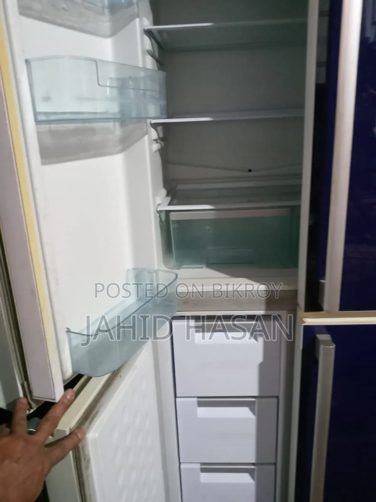 ৪ ডোরের একটি ফ্রিজ সেল করা হবে