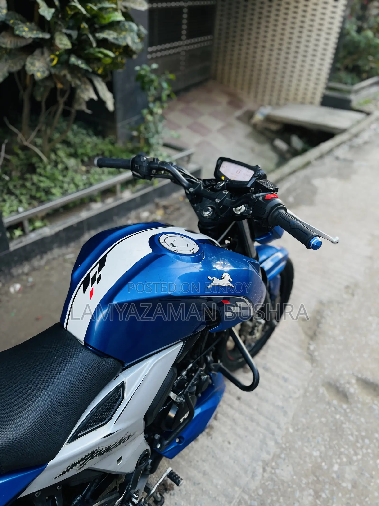 টিভিএস আপাচি আরটিআর ১৬০ ৪ভি ২০২১ নীল