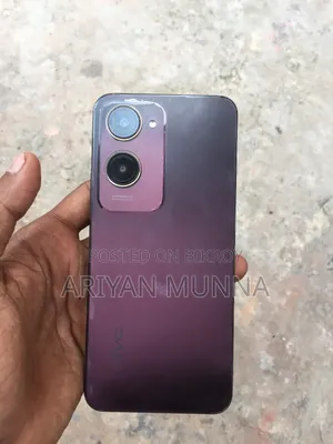 Vivo Y18 128 GB Red