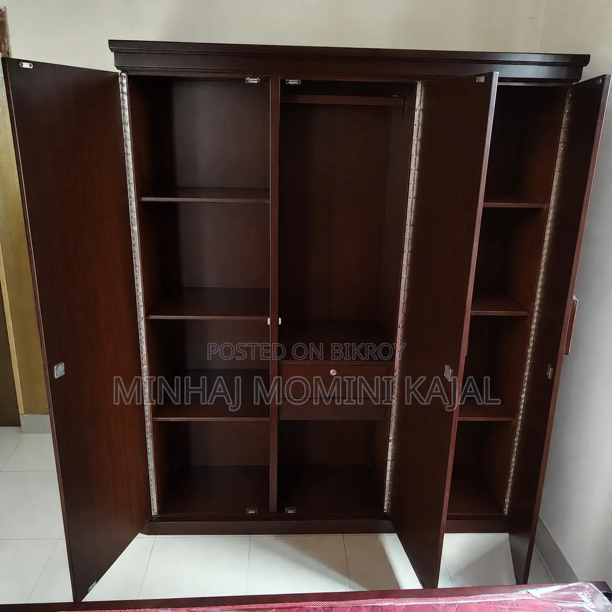 Almira - Canadian Oak Veneer - 3 Door