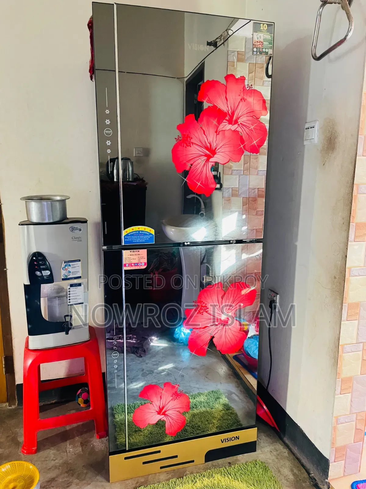 এই ফ্রিজটি ফুল নিউ জাস্ট ৬ মান্থ হইছে কিনছে আমরা ফুল নিউ!!