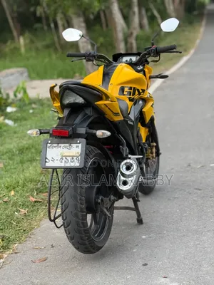 সুজুকি গিক্সার ২০২২ হলুদ