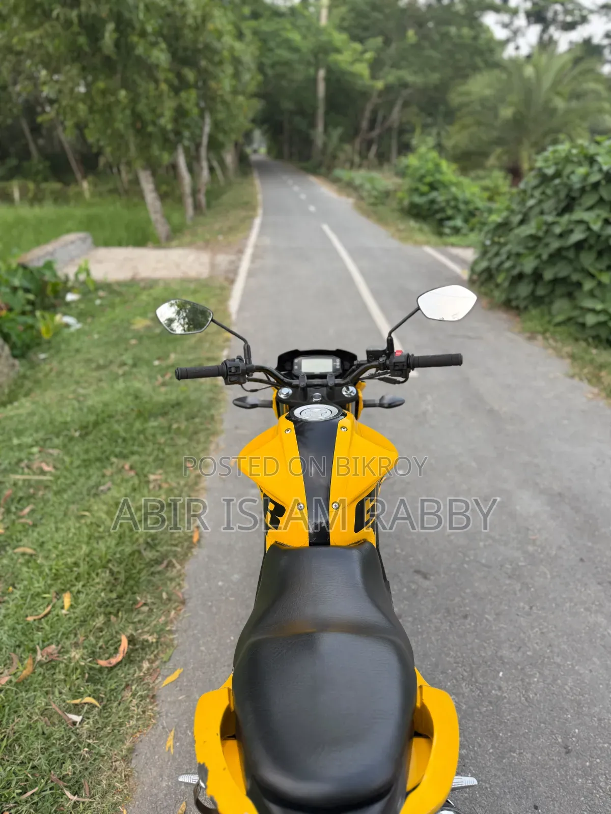 সুজুকি গিক্সার ২০২২ হলুদ