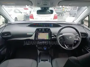 Toyota Prius 2021 Pearl