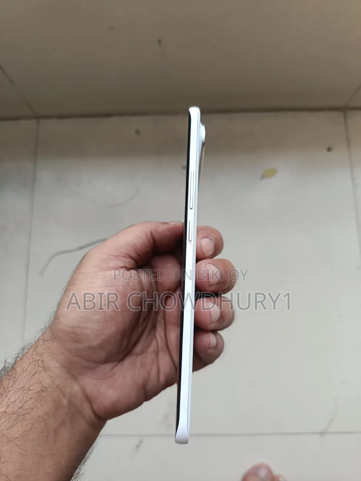 টেকনো পোভা স্লিম ৫জি ২৫৬ জিবি সাদা