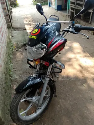 বাজাজ ডিসকভার ১২৫ ২০১৬ ব্ল্যাক