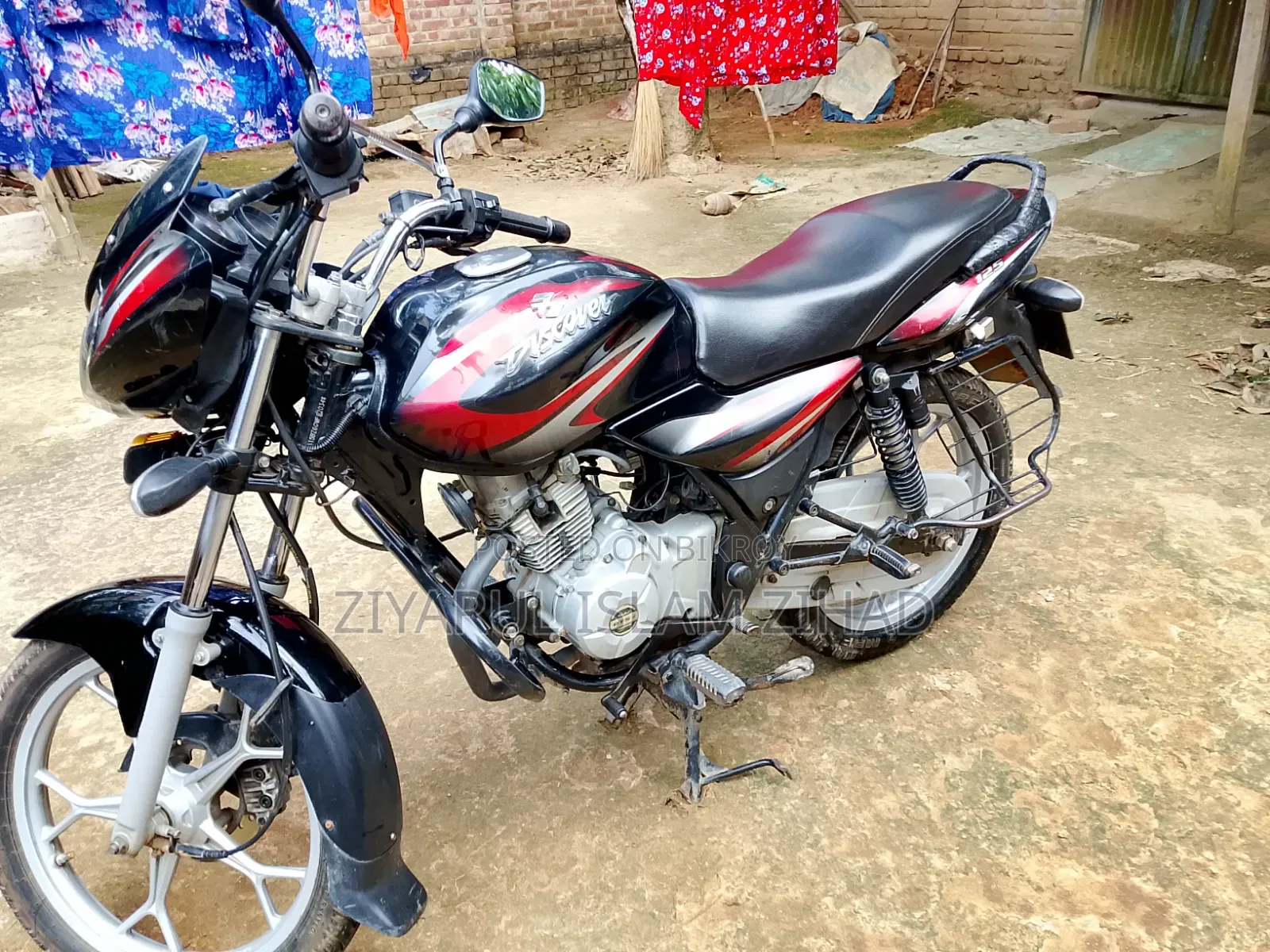 বাজাজ ডিসকভার ১২৫ ২০১৬ ব্ল্যাক