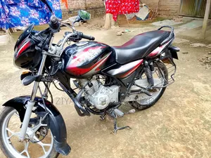 বাজাজ ডিসকভার ১২৫ ২০১৬ ব্ল্যাক
