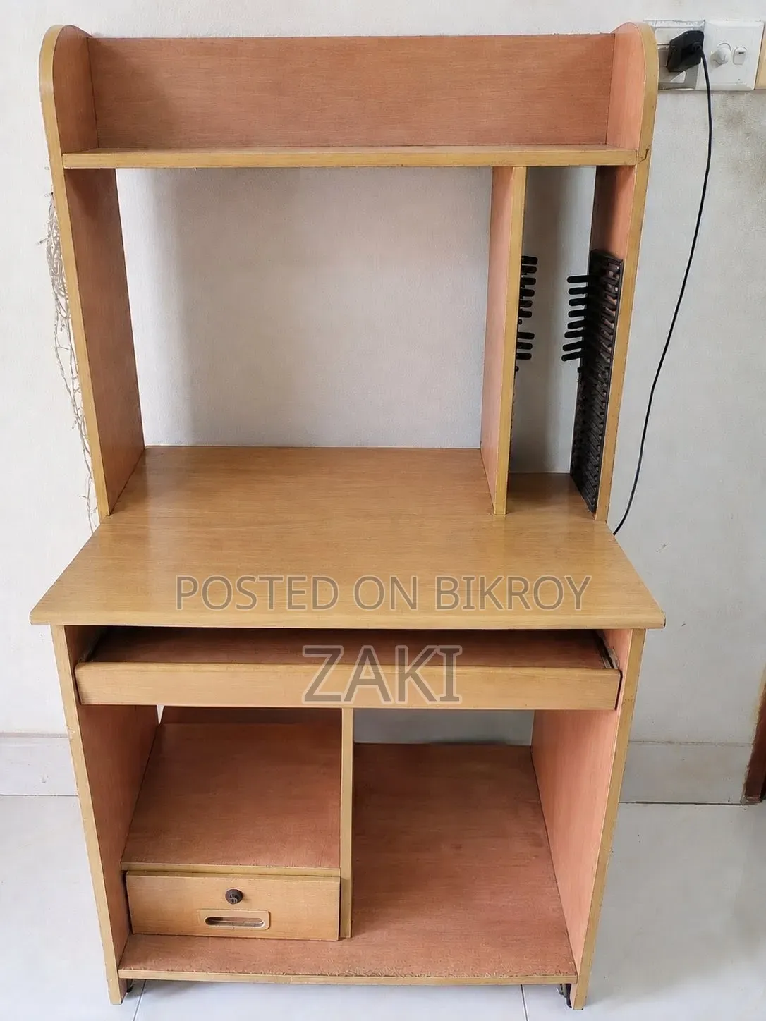 Used Computer Table