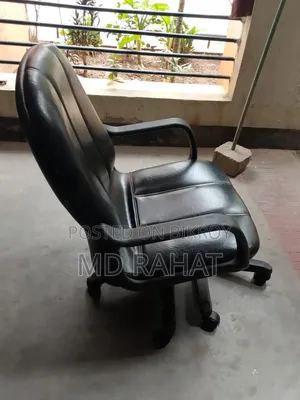 অফিস চেয়ারটা বিক্রি করা হবে