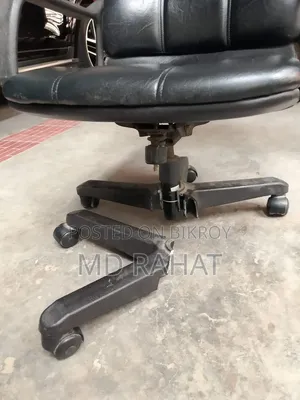 অফিস চেয়ারটা বিক্রি করা হবে