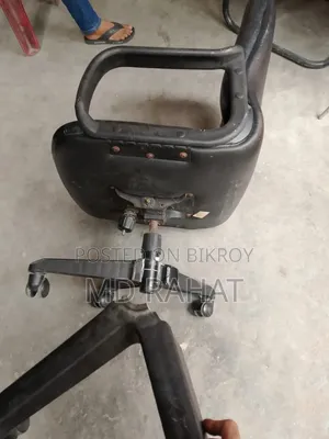 অফিস চেয়ারটা বিক্রি করা হবে
