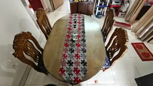 ডাইনিং টেবিল