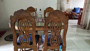 ডাইনিং টেবিল