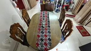 ডাইনিং টেবিল