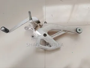 এমটি ১৫ ভি২ ফুটরেস্ট